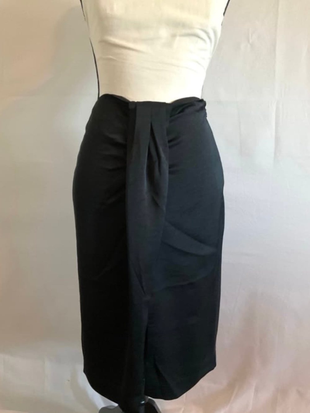 EXPRESS WOMEN'S JET BLACK SILKY SKIRT~SIZE 4!